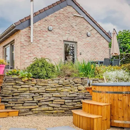 Beautiful Holiday In With Hot Tub Vakantiehuis